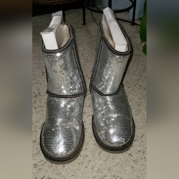 Ugg silver sequin and gray suede boot - Picture 4 of 9